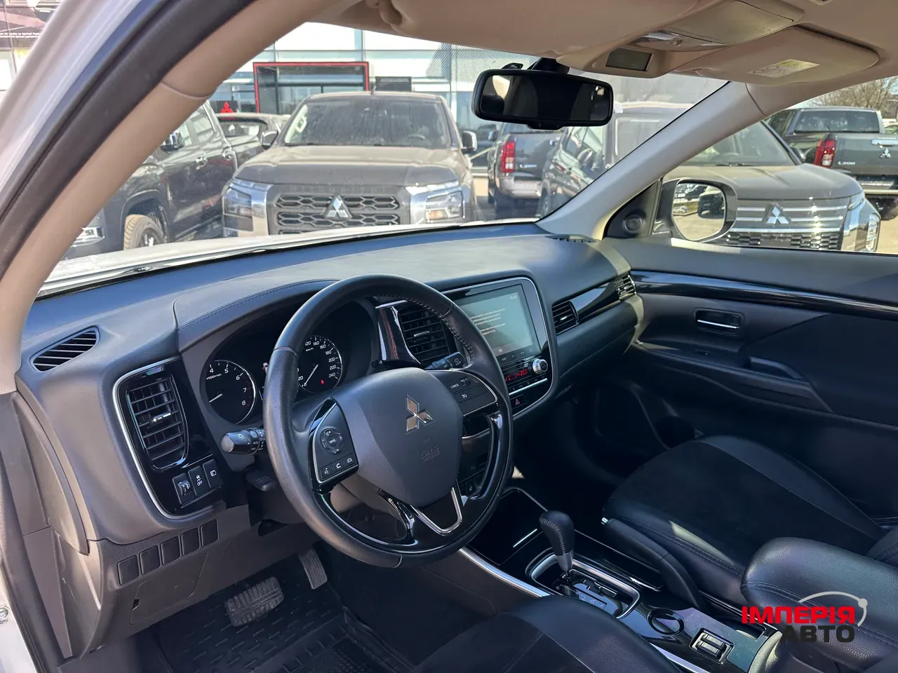 Mitsubishi Outlander - фото 12