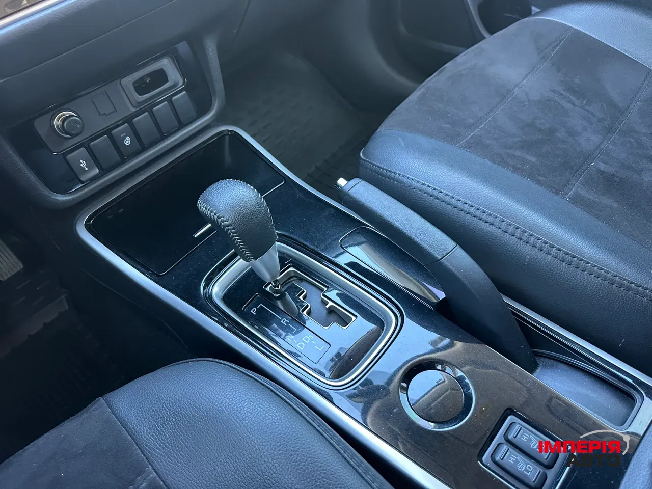 Mitsubishi Outlander - фото 16