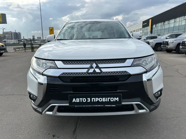Mitsubishi Outlander - фото 2