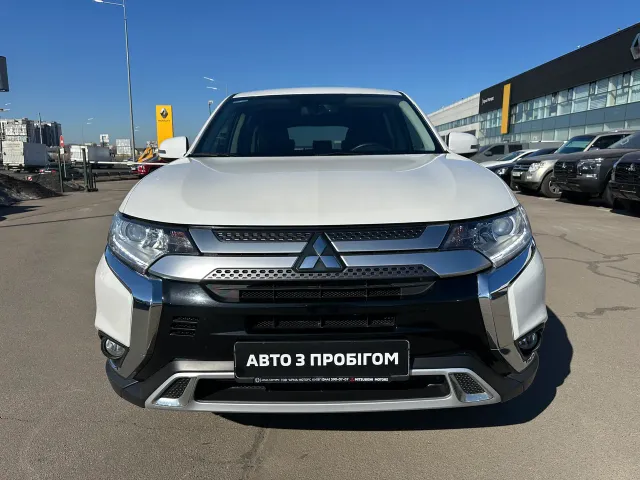 Mitsubishi Outlander - фото 2