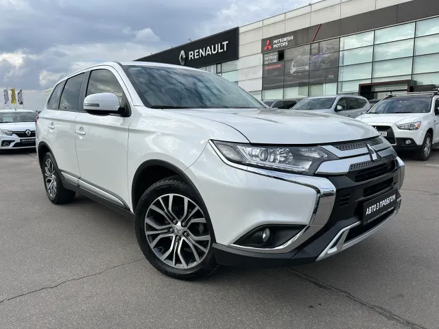 Mitsubishi Outlander - фото 1