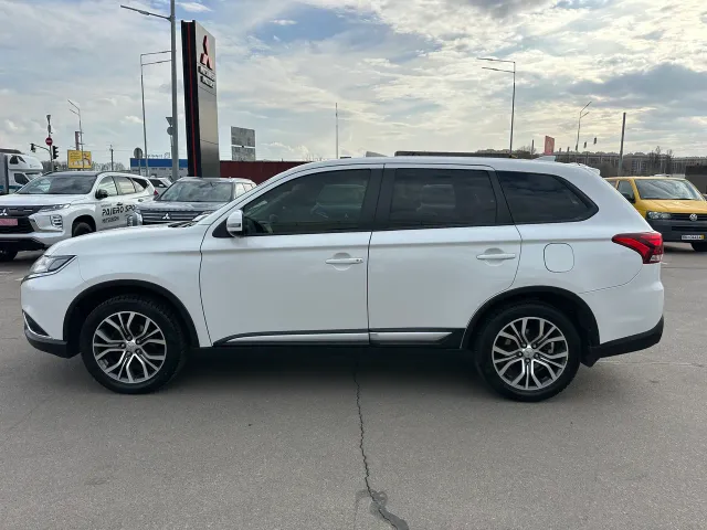 Mitsubishi Outlander - фото 4