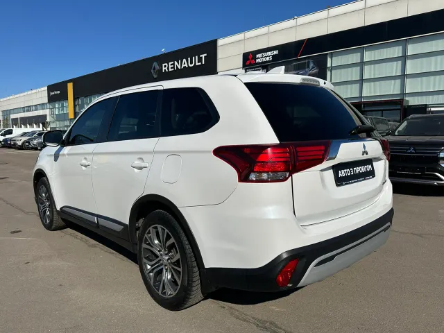 Mitsubishi Outlander - фото 5