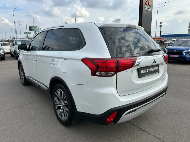 Mitsubishi Outlander - фото 5