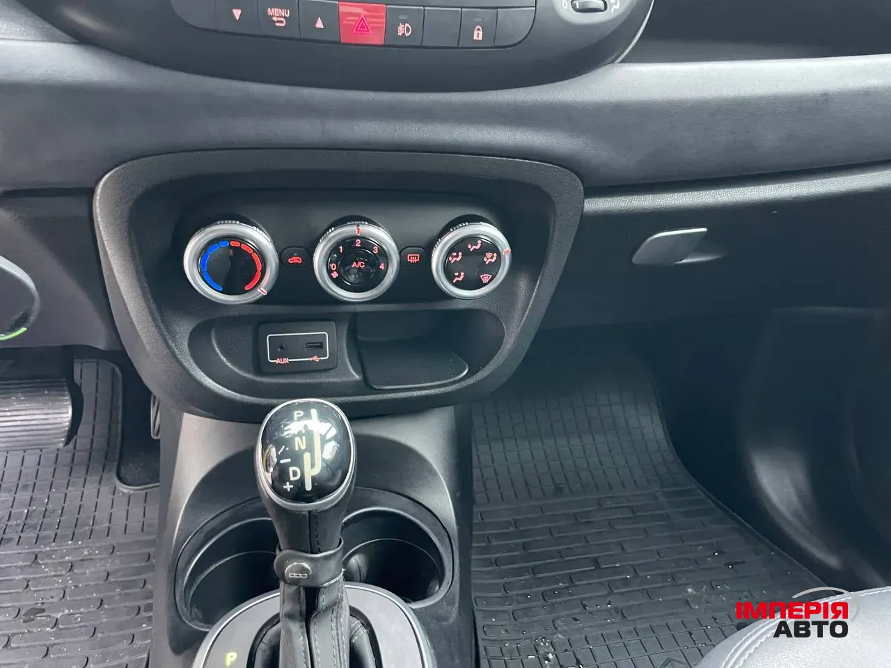 Fiat 500L - фото 10