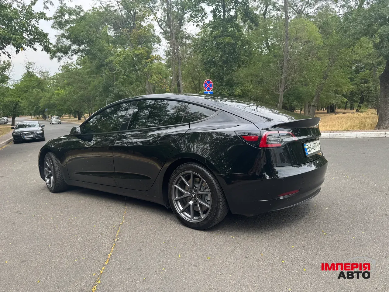 Tesla Model 3 - фото 3