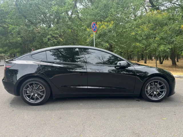 Tesla Model 3 - фото 4