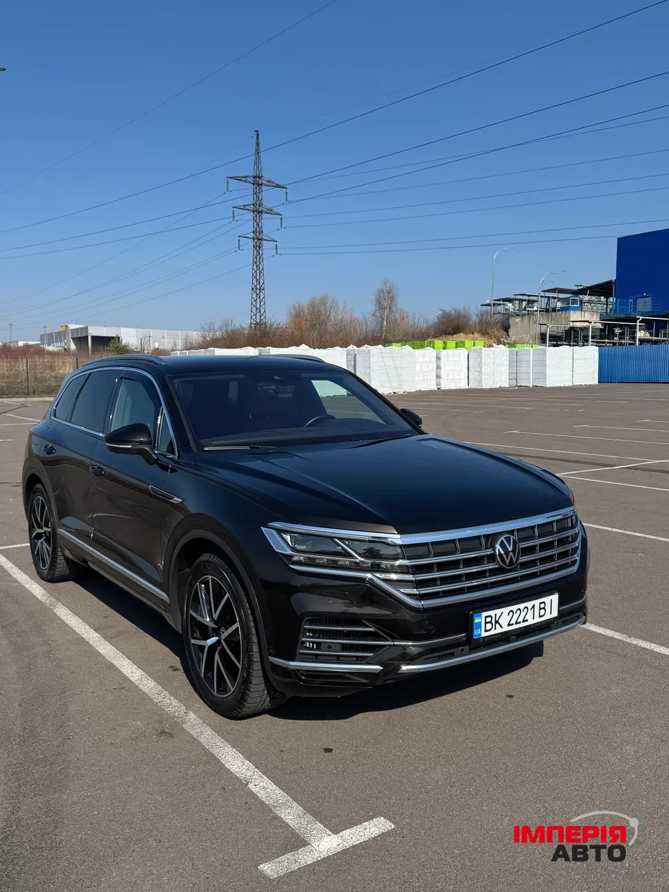 Volkswagen Touareg - фото 1