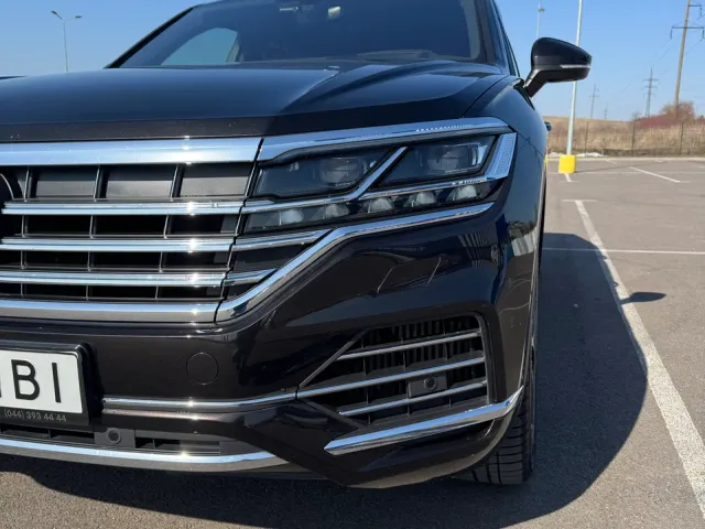 Volkswagen Touareg - фото 3