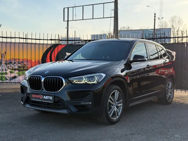 BMW X1 - фото 1