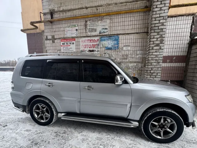 Mitsubishi Pajero - фото 1