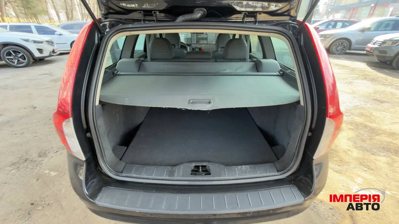 Volvo V50 - фото 8