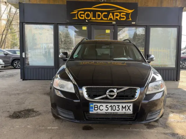 Volvo V50 - фото 1