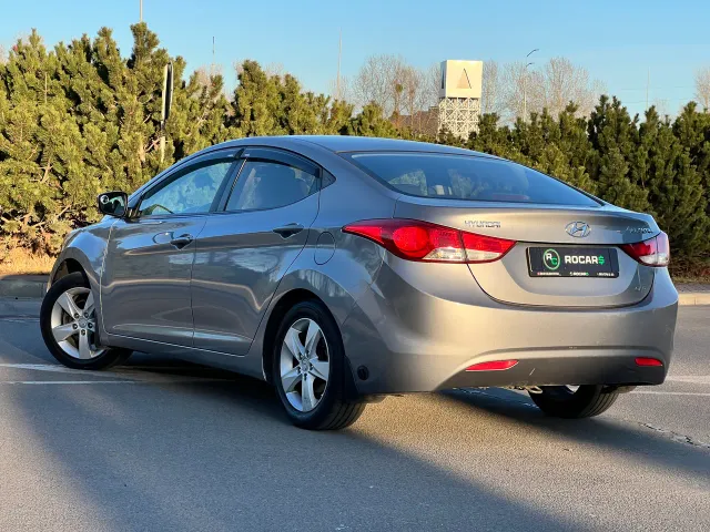 Hyundai Elantra - фото 5