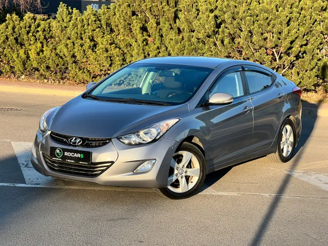 Hyundai Elantra - фото 3