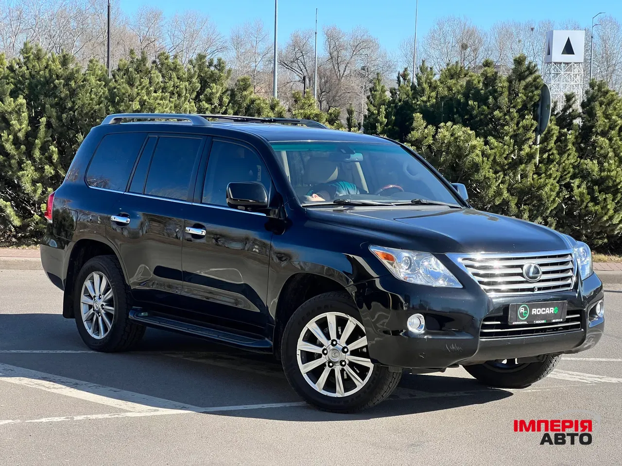 Lexus LX - фото 1