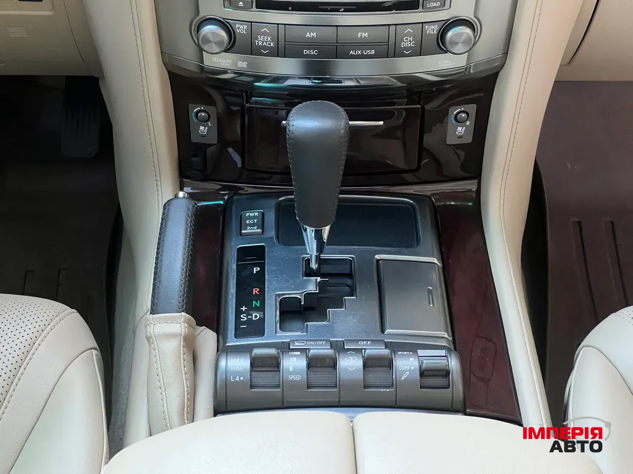 Lexus LX - фото 31