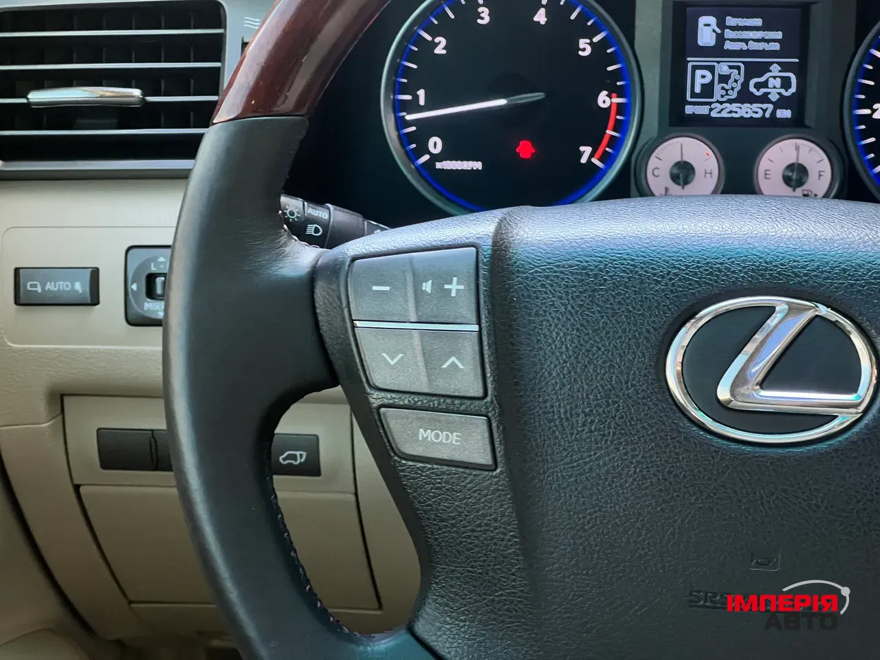 Lexus LX - фото 30