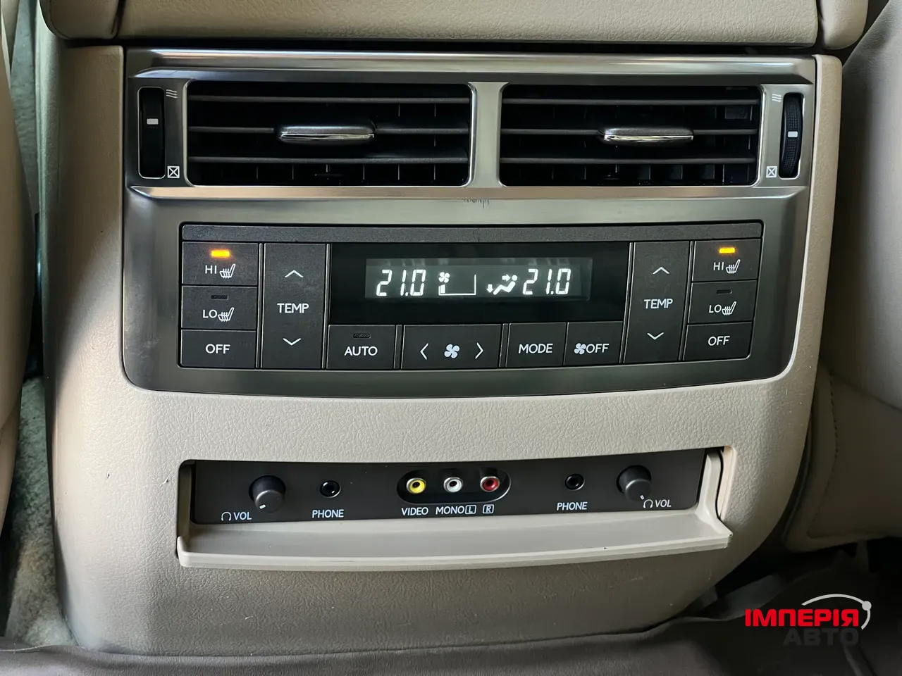 Lexus LX - фото 18