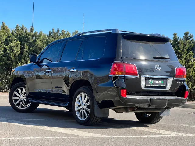 Lexus LX - фото 5