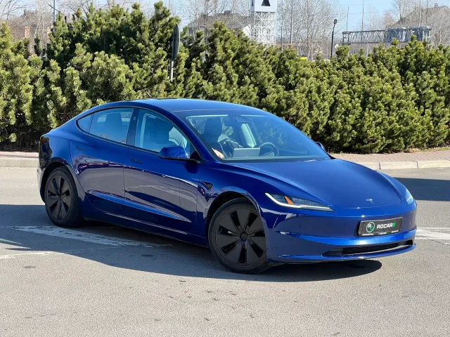 Tesla Model 3 - фото 1