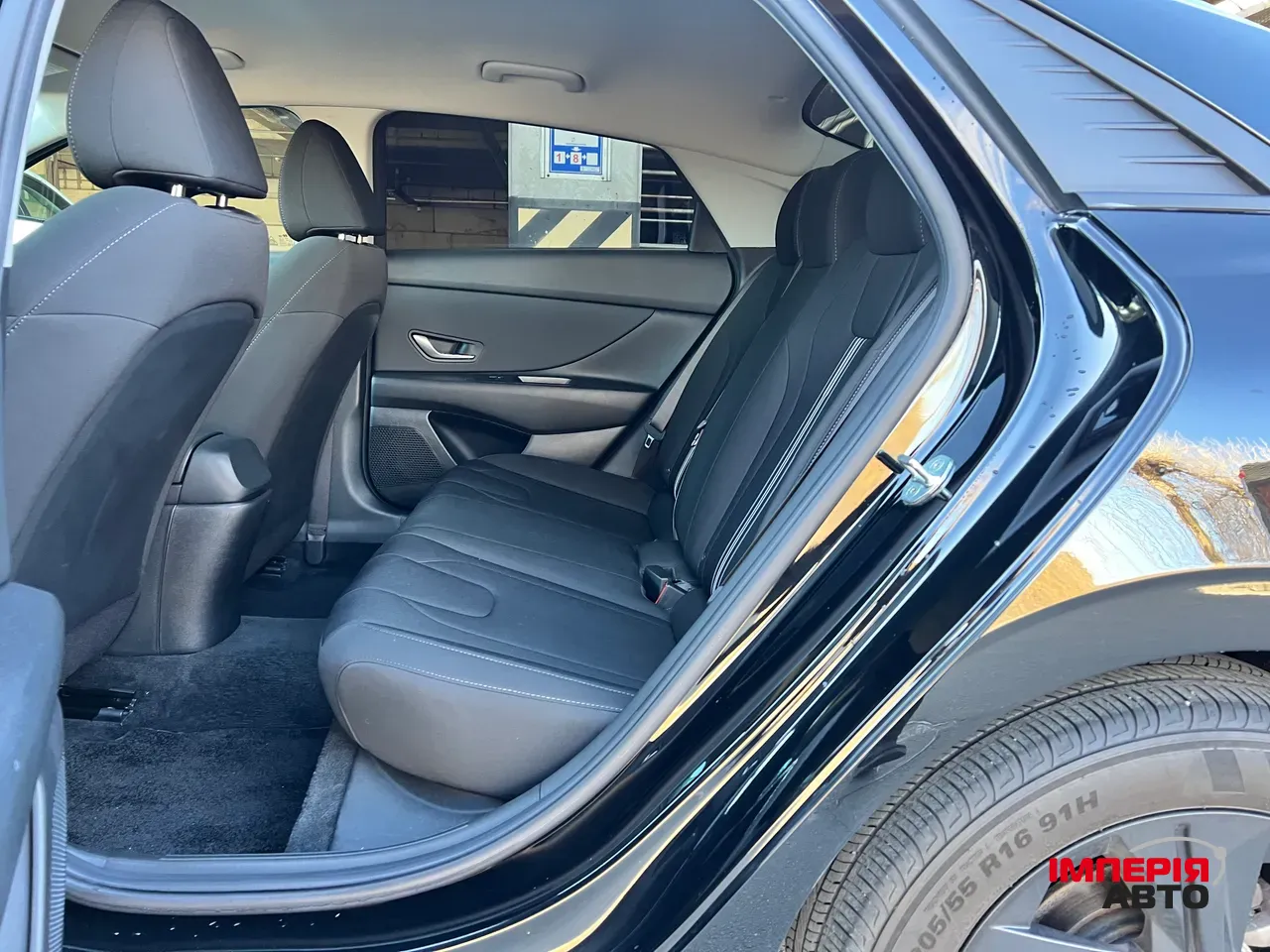 Hyundai Elantra - фото 17