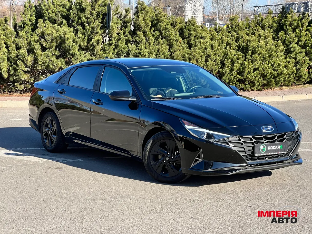 Hyundai Elantra - фото 1