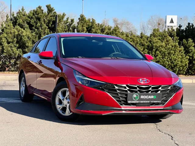Hyundai Elantra - фото 1