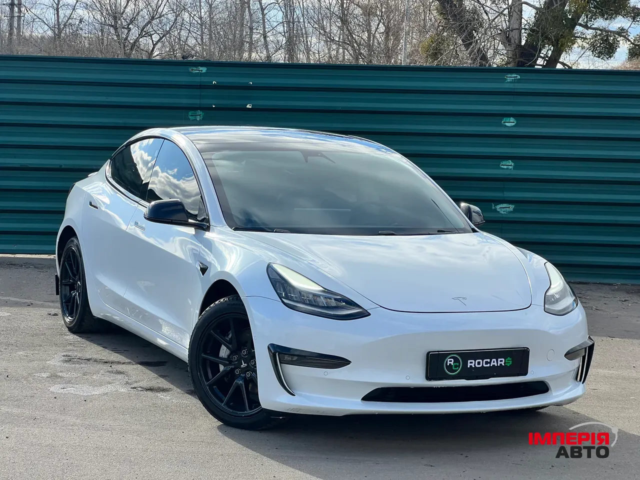 Tesla Model 3 - фото 1
