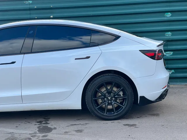 Tesla Model 3 - фото 5