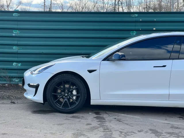 Tesla Model 3 - фото 4