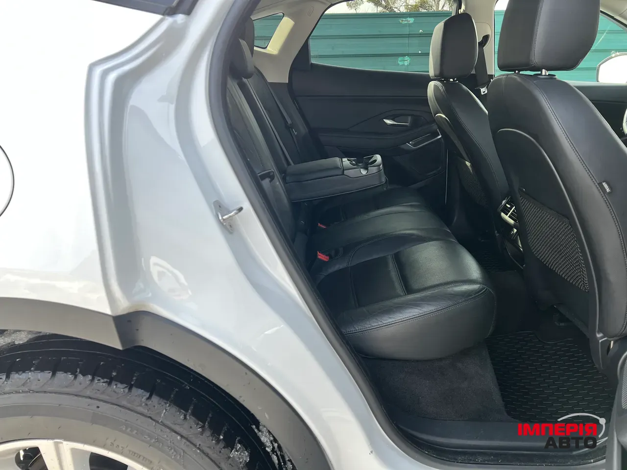 Jaguar E-Pace - фото 13