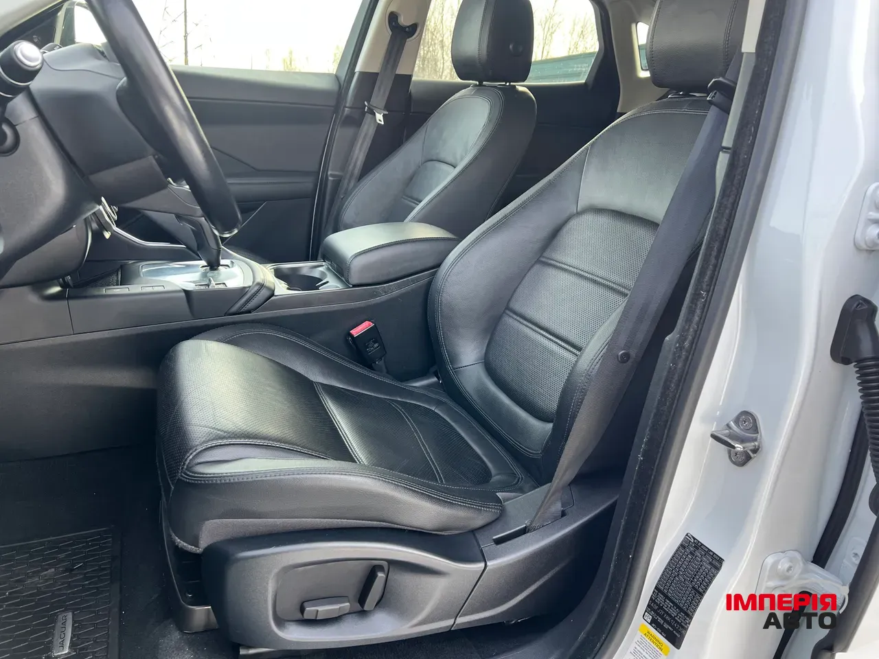 Jaguar E-Pace - фото 18