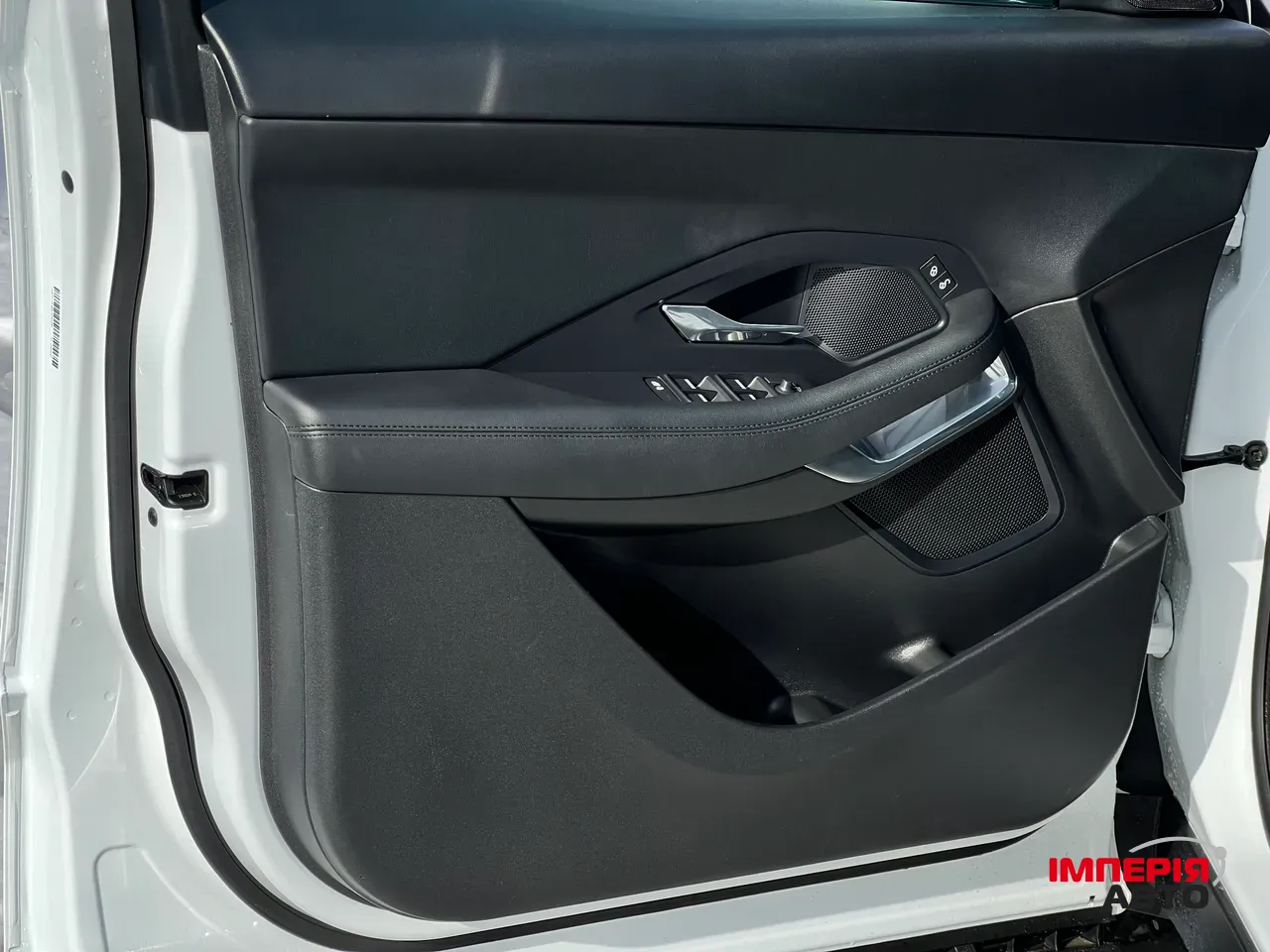 Jaguar E-Pace - фото 8