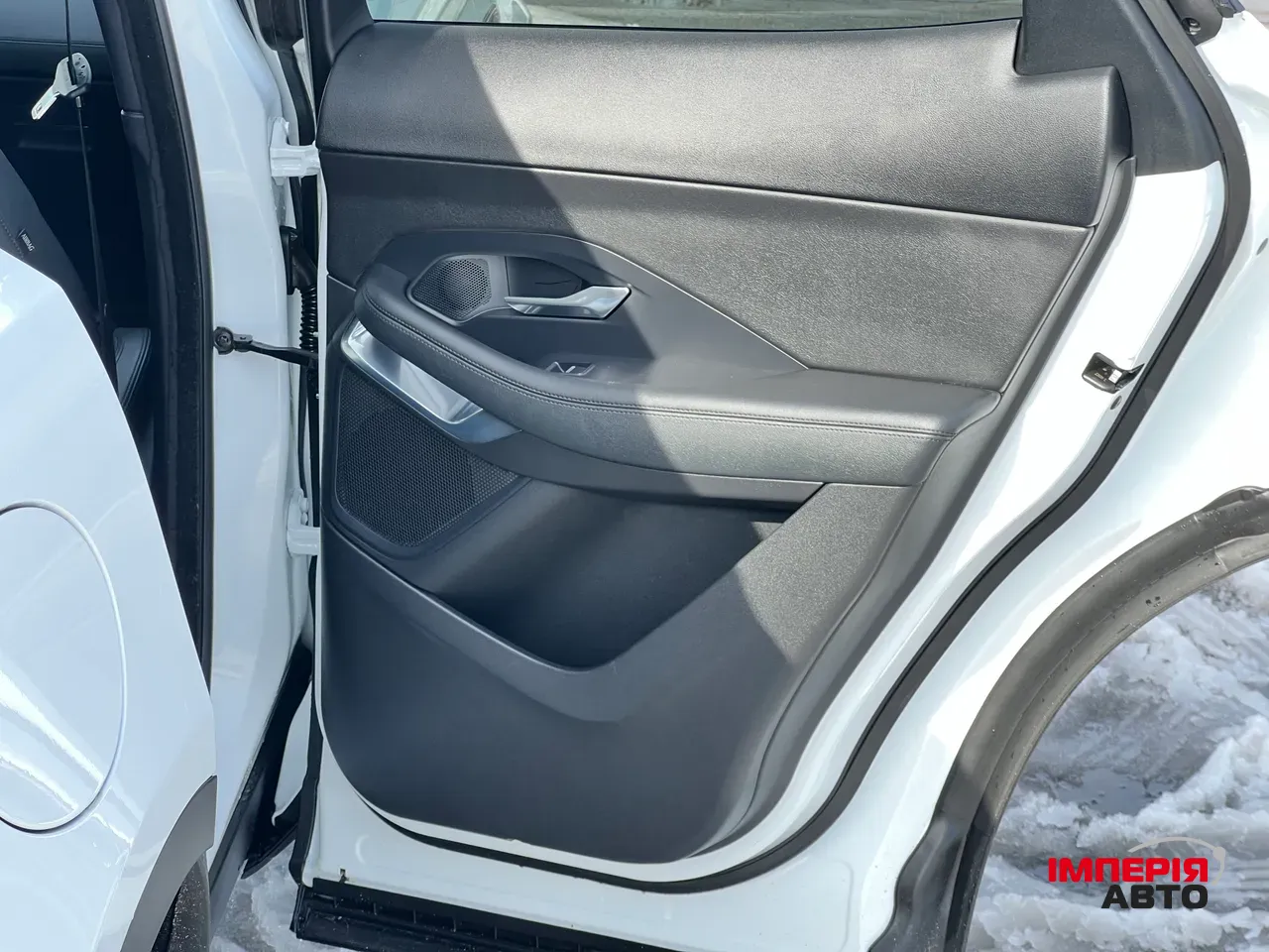 Jaguar E-Pace - фото 12