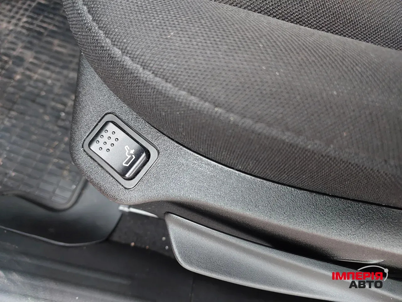 Jeep Renegade - фото 13