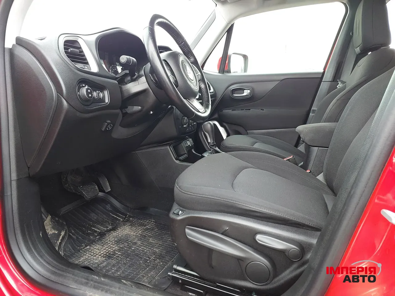 Jeep Renegade - фото 12