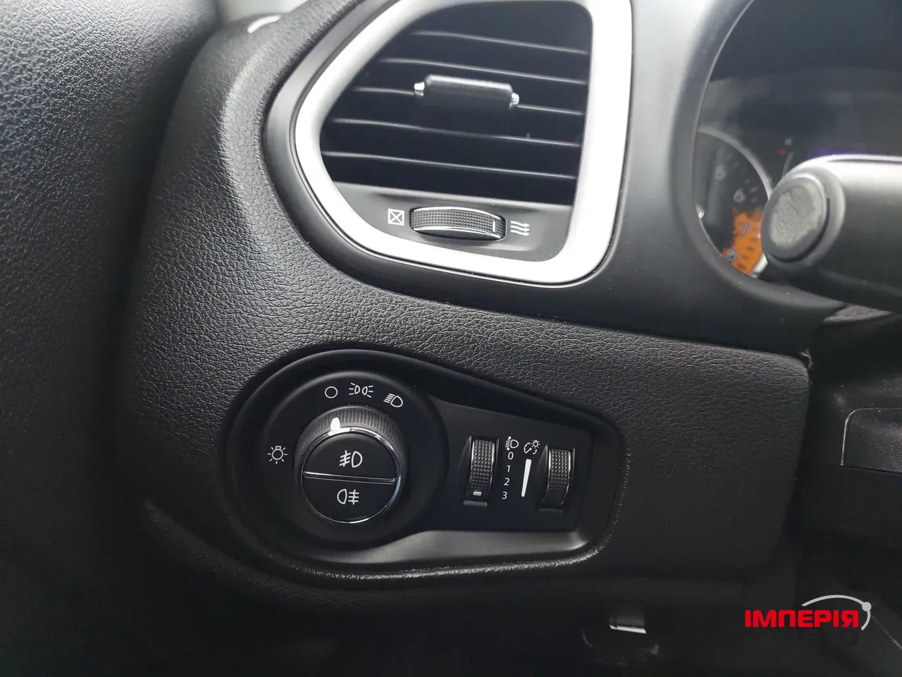 Jeep Renegade - фото 14