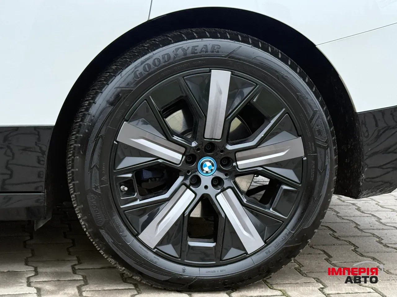 BMW iX - фото 13