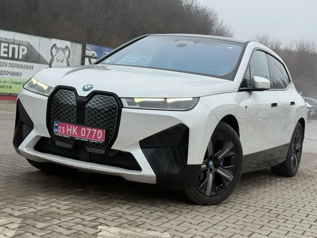 BMW iX - фото 1