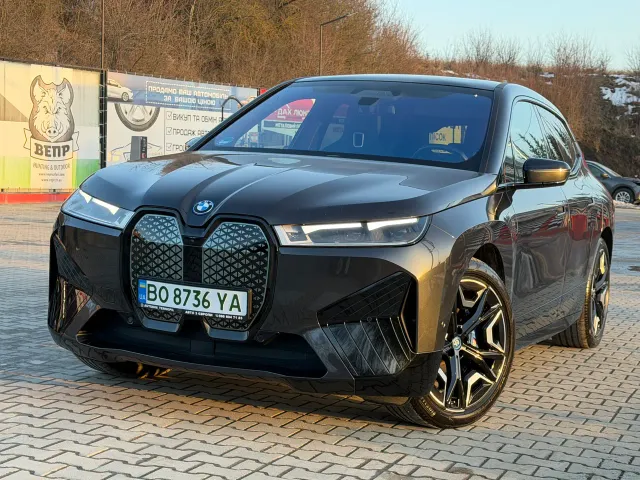 BMW iX - фото 1