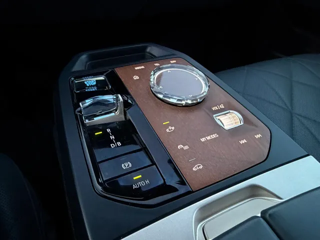BMW iX - фото 5