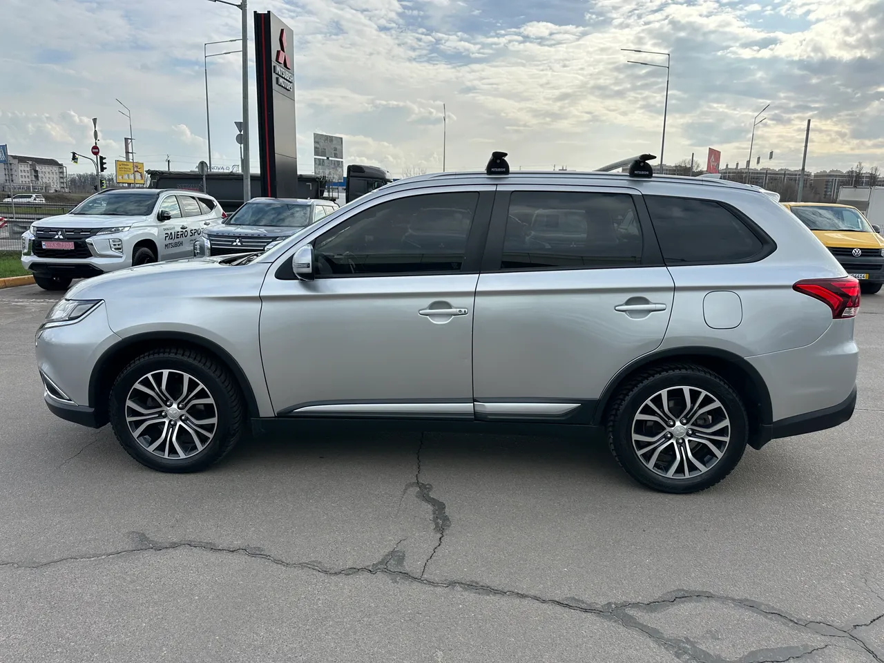 Mitsubishi Outlander - фото 4