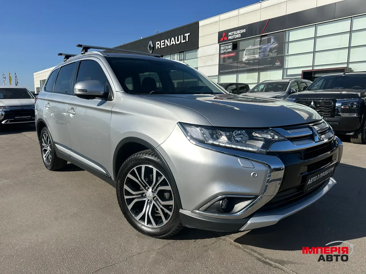 Mitsubishi Outlander - фото 1