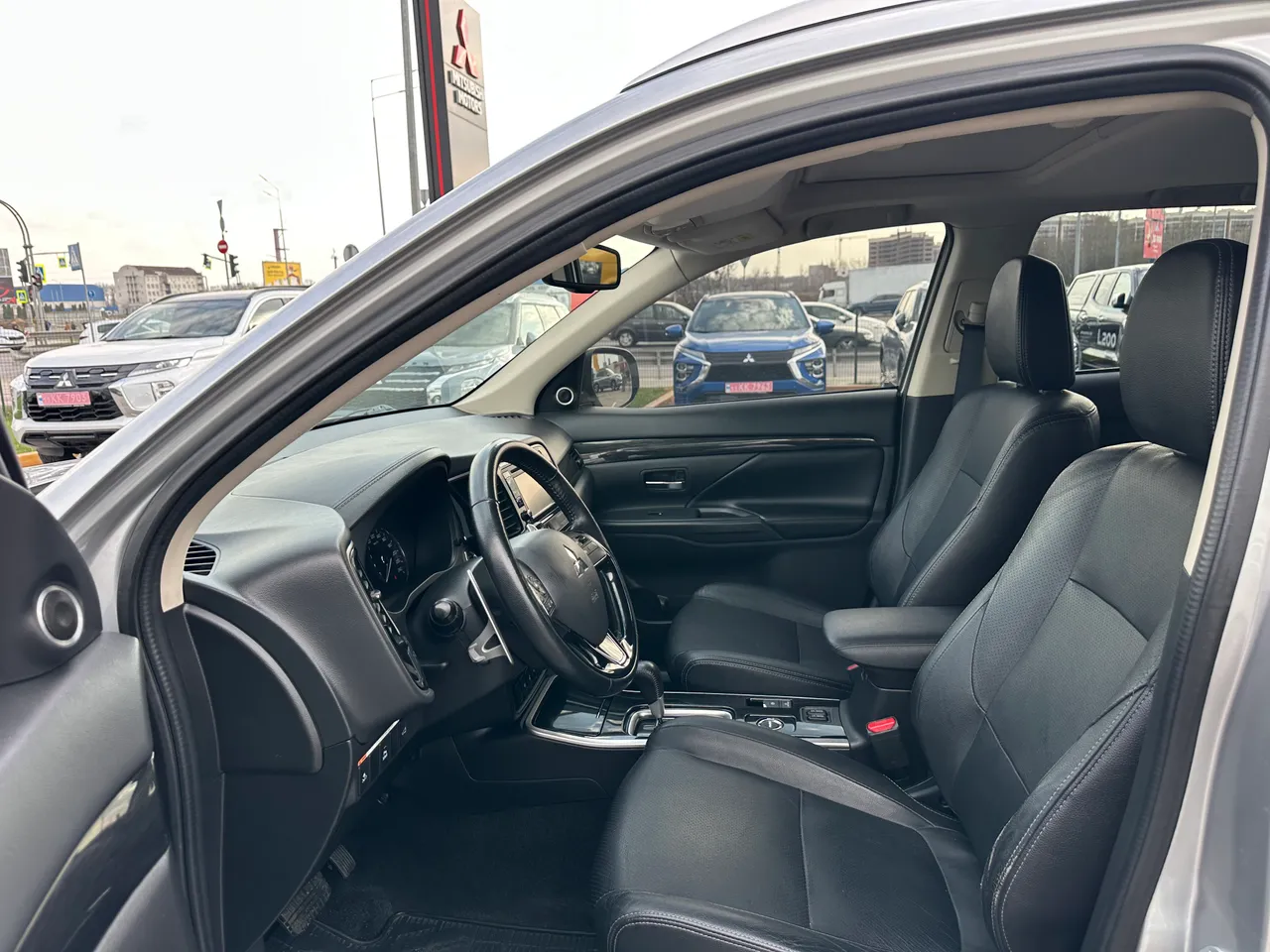 Mitsubishi Outlander - фото 13