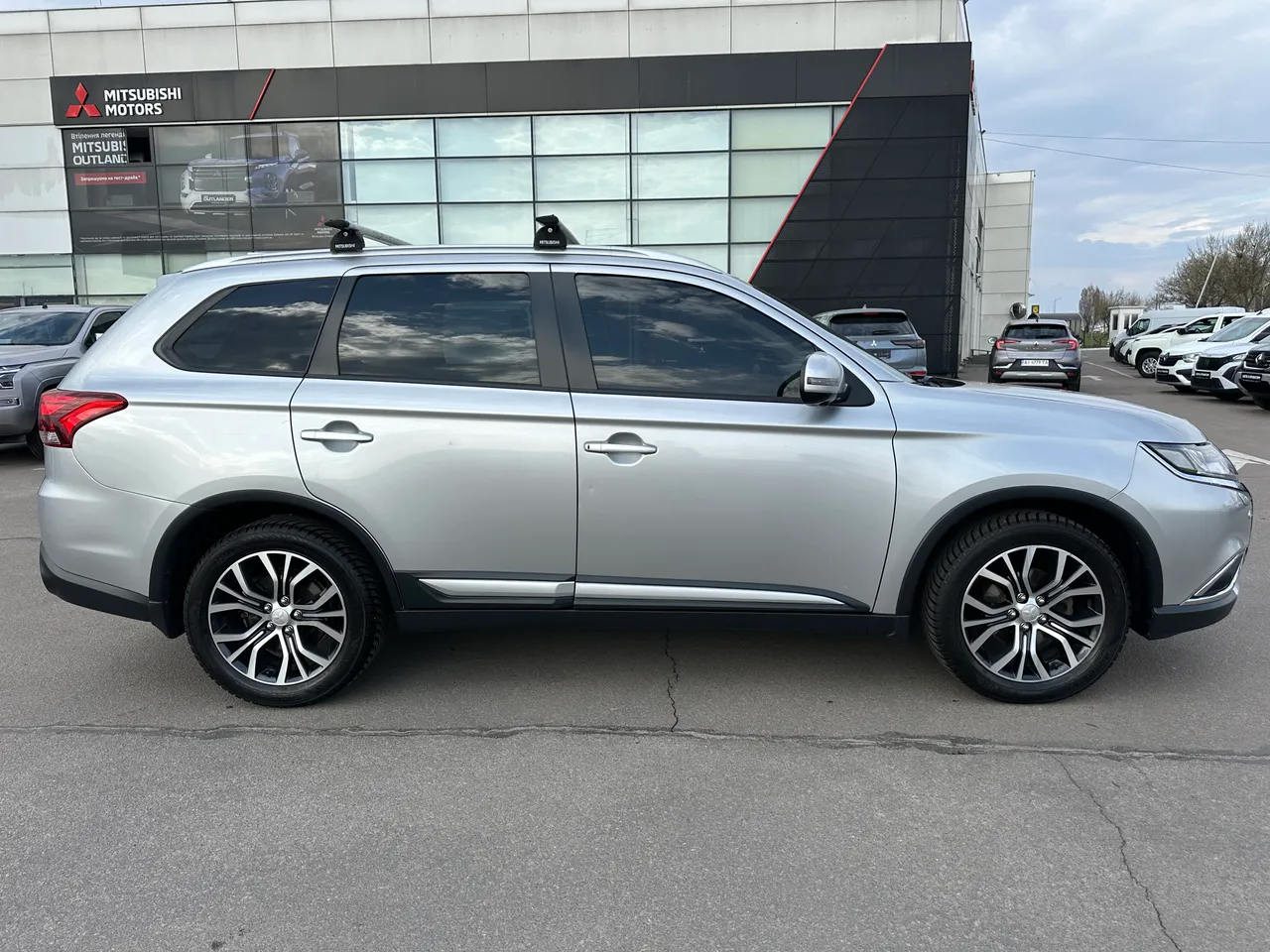 Mitsubishi Outlander - фото 8