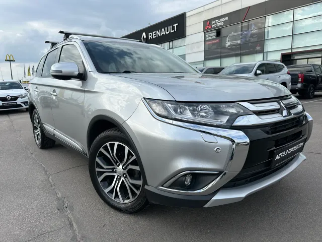 Mitsubishi Outlander - фото 1