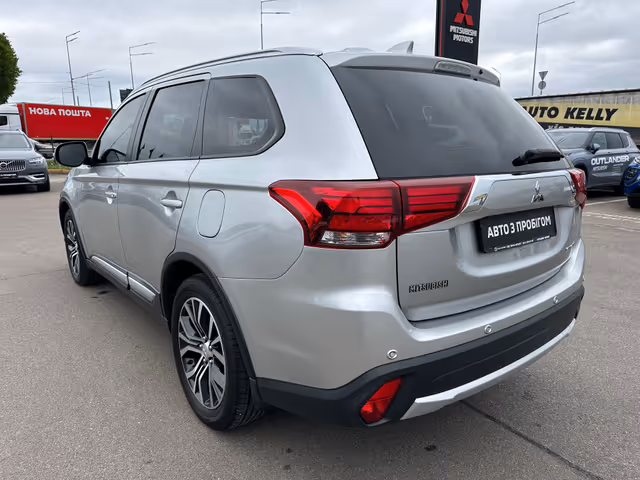 Mitsubishi Outlander - фото 5
