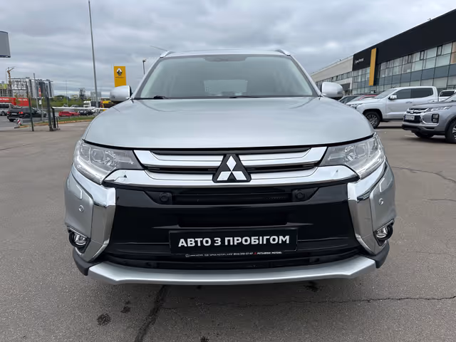Mitsubishi Outlander - фото 2