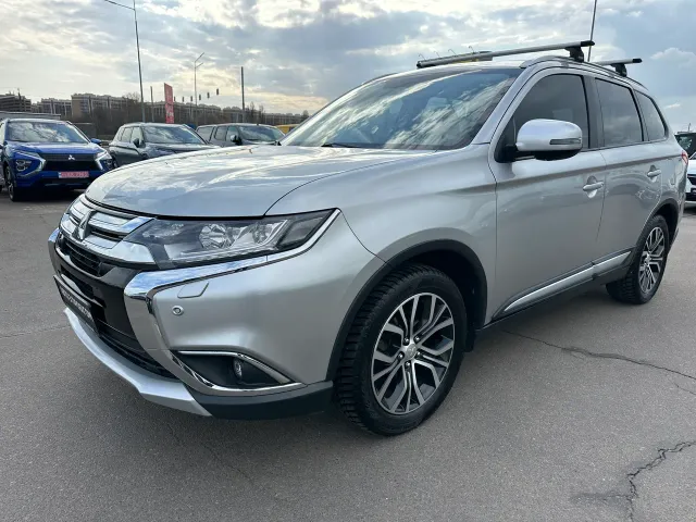 Mitsubishi Outlander - фото 3